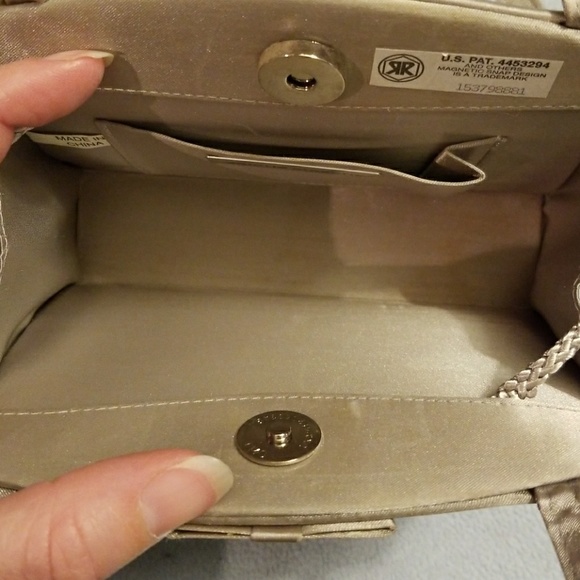 Adorable Beaded Mini Purse - Picture 5 of 8